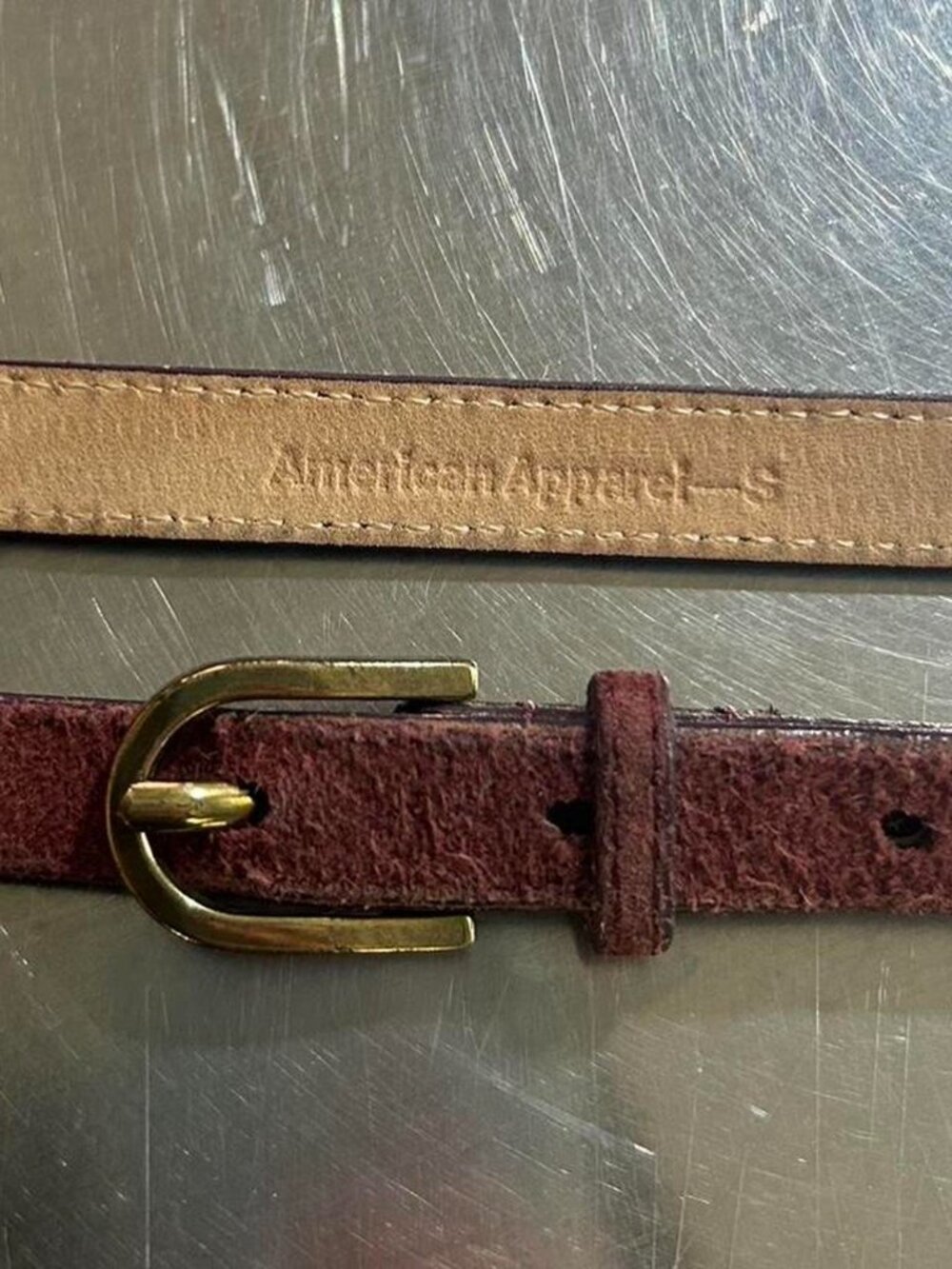 Vintage OG 2010 American apparel maroon suede skinny belt w gold hardware - Picture 2 of 3